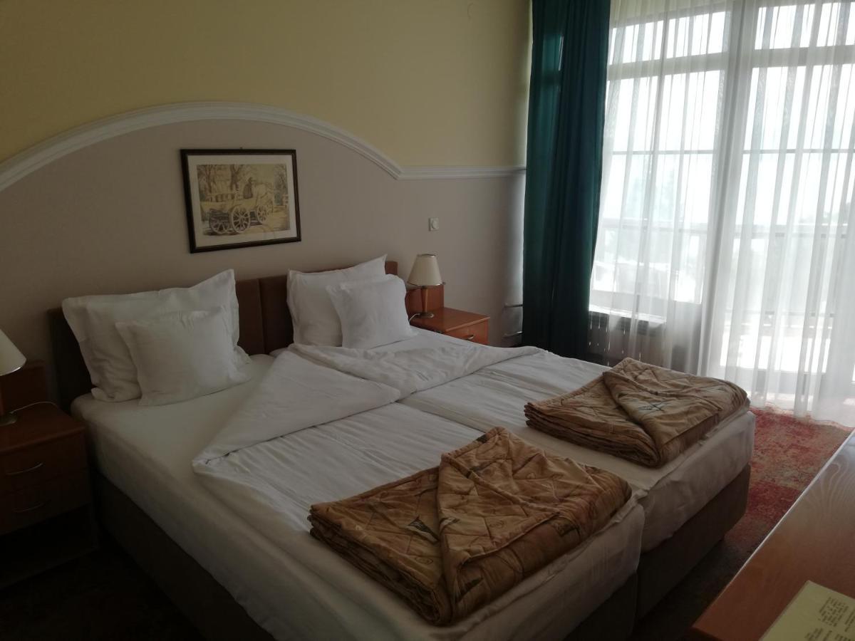 Hotel Makpetrol Струга Экстерьер фото