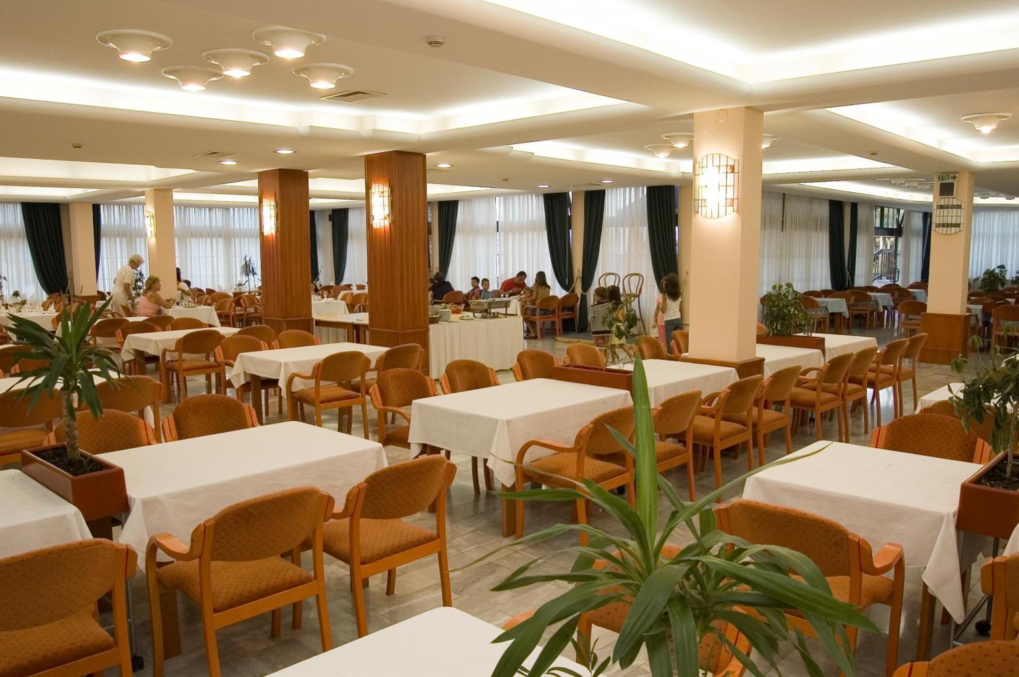 Hotel Makpetrol Струга Ресторан фото